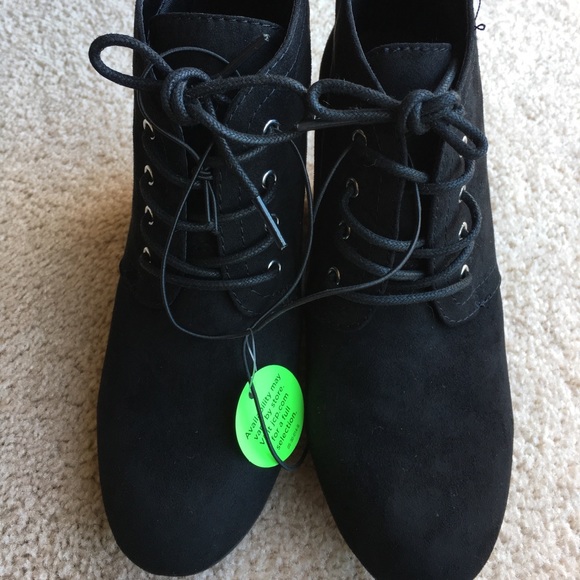 Arizona memory foam black booties! - Picture 4 of 8
